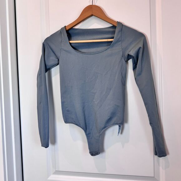 SKIMS Essential Bodysuits long sleeve scoop neck thong bodysuit arctic Sz Small - Picture 3 of 6
